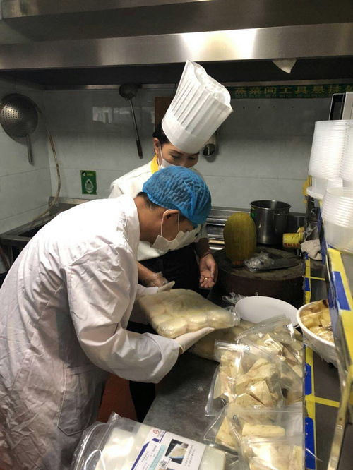 保山隆陽市監(jiān) 嚴(yán)審嚴(yán)管嚴(yán)控，筑牢餐飲食品安全“防火墻”