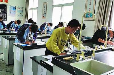 鎮坪縣初中理化生實驗操作學業水平考試順利開考，醫藥教學器材助力科學實踐